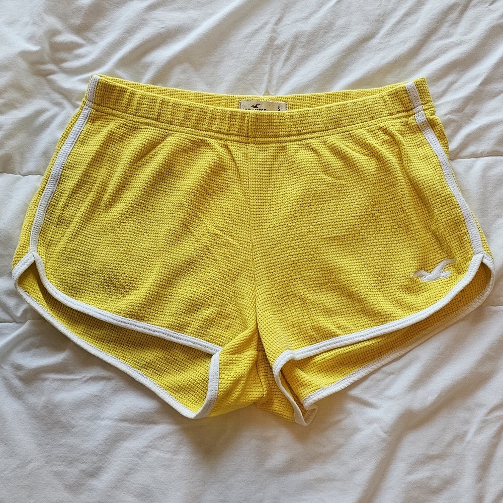 ⭐ 3 for $18 ⭐ Hollister Yellow Shorts size Small